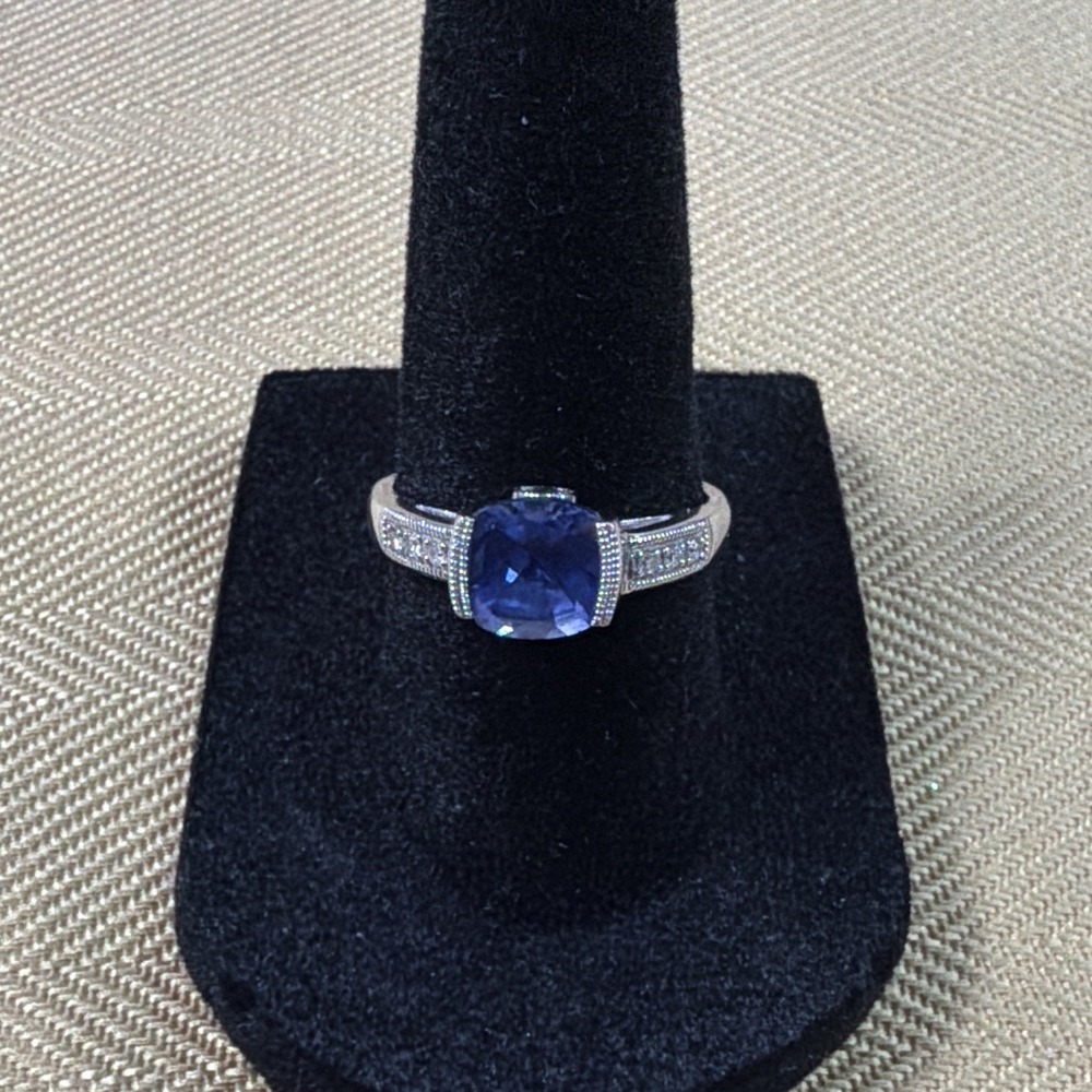 10K White Gold Blue Sapphire Cushion Prong Set Ring – Size 6.5